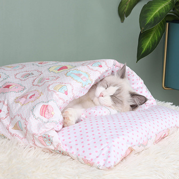 Winter Warm Cat Cave Bed – Removable & Washable Design